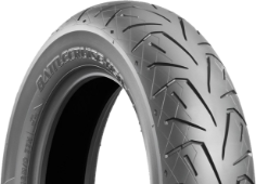 A futófelület közeli képe Bridgestone Battlecruise H50 160/70 B17 73 V Rear TL