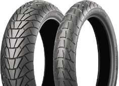 A futófelület közeli képe Bridgestone Battlax Adventurecross Scrambler AX41S 120/70 R19 60 H Front TL