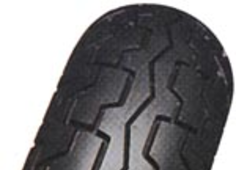 A futófelület közeli képe Bridgestone G 511 2.75-18 42 P Front TT M/C