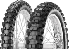 A futófelület közeli képe Pirelli Scorpion MX Extra X 120/90-19 66 M Rear TT NHS